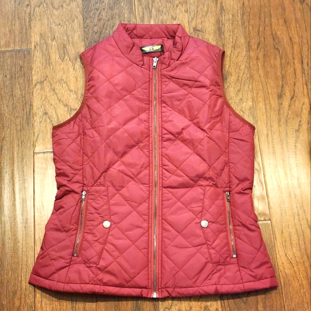 Vest, with zipper closure and pockets, NWT